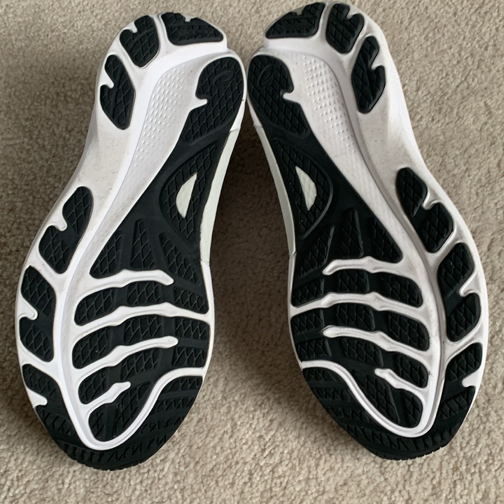 Men’s ASICS Black and White Running Shoes - Picture 2 of 3